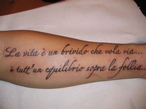 stile scritte tatuaggi uomo|Tatuaggi Scritte: 10 Idee significative per Uomo e Donna